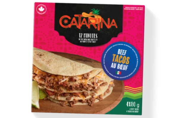 Image d'une boîte contenant quatre tacos au poulet, soigneusement présentés, prêts à être dégustés de la marque catarina.