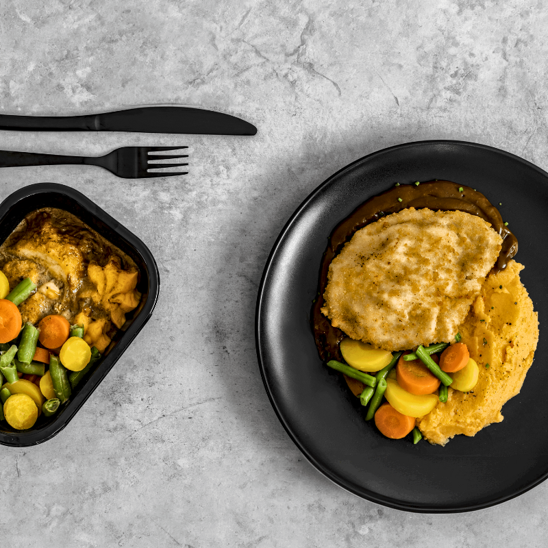 Image d'un repas de poulet façon cordon bleu, présenté dans une assiette. Prêt à être savouré.