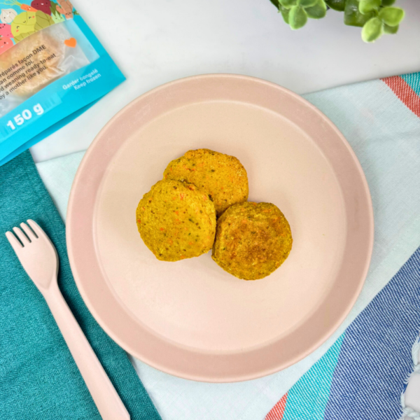 Vu des croquettes de tofu de la marque Chunks, vendu par Appétit Go dans une assiettes.